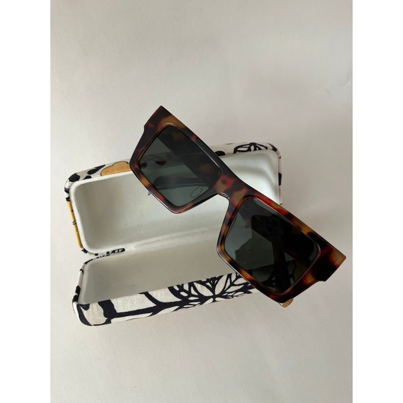 Vera Bradley Square Tortoise Sunglasses Floral Case‎ Designer Fashion Classic